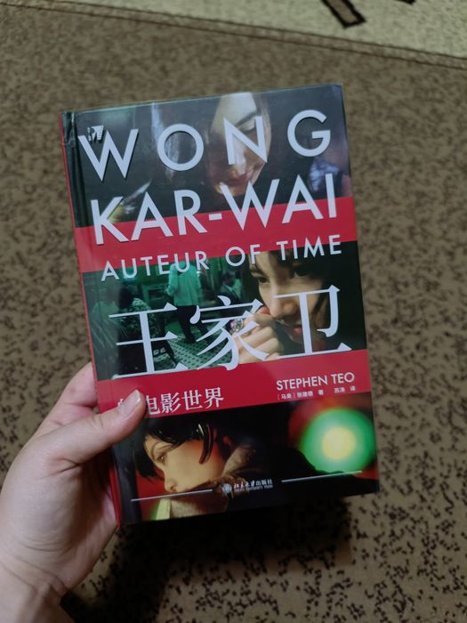 Фигурки и книги продам