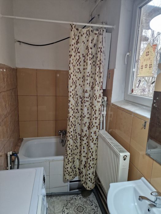 Inchiriez apartament