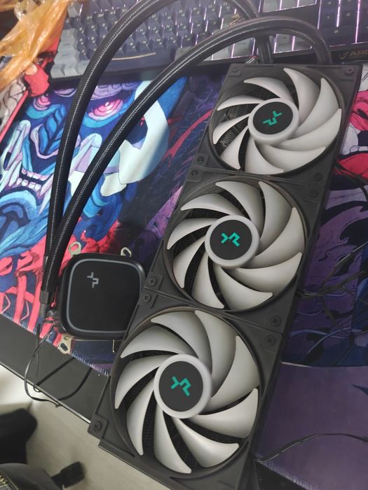 Продам водяное охлаждения Deepcool le720 черная
