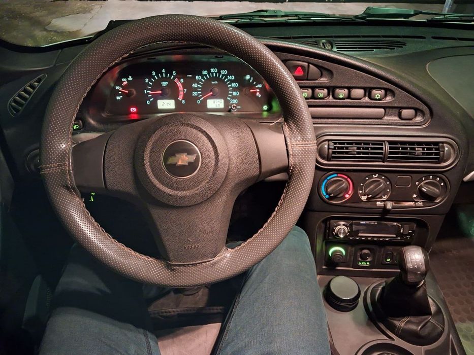 Нива шевроле сотилади тинник холатда радной 2015 йил 8740 юрган