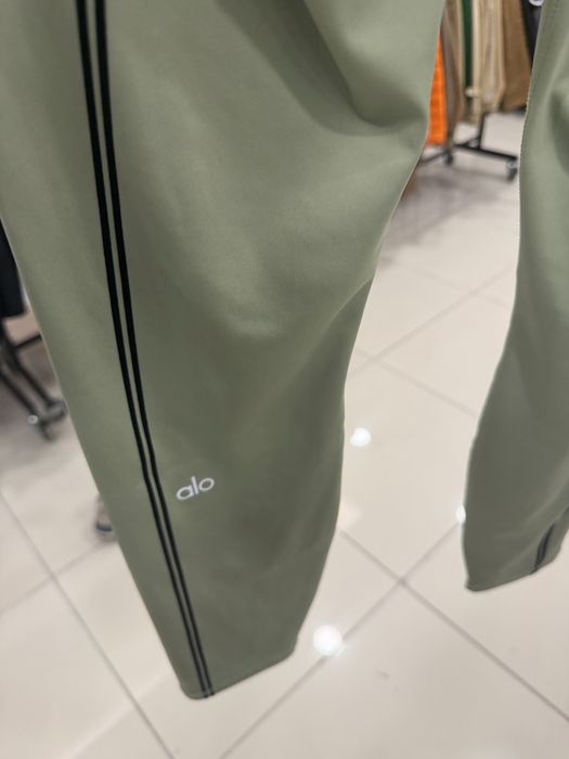 Set Alo Yoga Bustiera si Colant