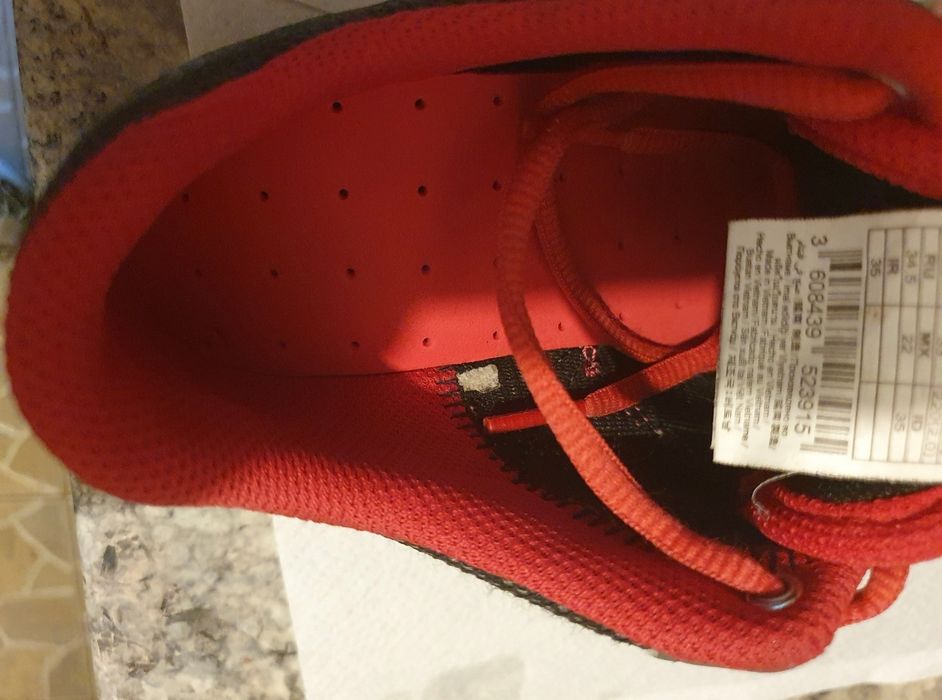 Adidas drumetie  masura 35 Quechua  ca noi impecabili