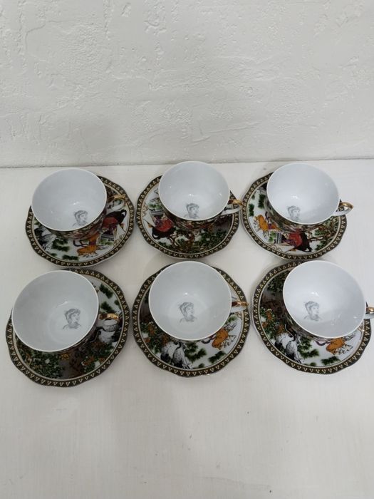 Продаю чайный сервиз.