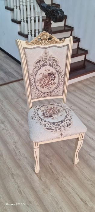 Стол со стульями