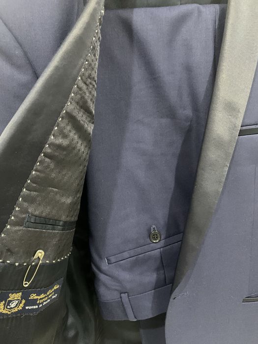 Смокинг, размер 46, с брюками.