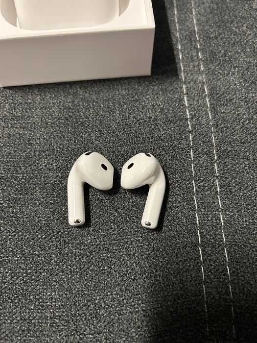 AirPods 4 без забележки