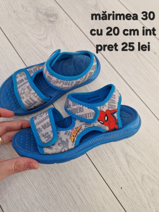 Sandale mărimea 32 si 30