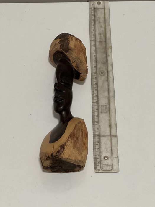 Африканска дървена фигура