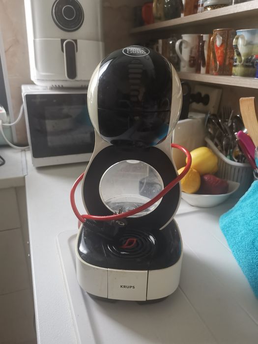 Продавам кафемашина за капсули Nescaffe Dolce gusto на Krups