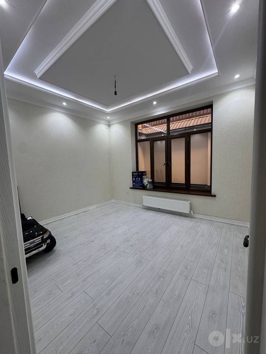 Olmazor moy ariq 3 sotik 6 xona 3 qavatli 260000$