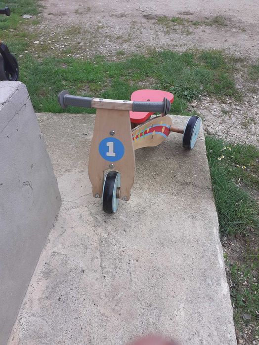 Bicicleta copii din lemn cu trei toti