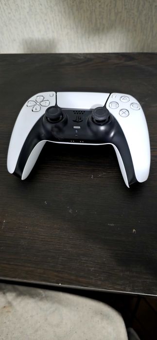 Плейстейшън 5  джойстици