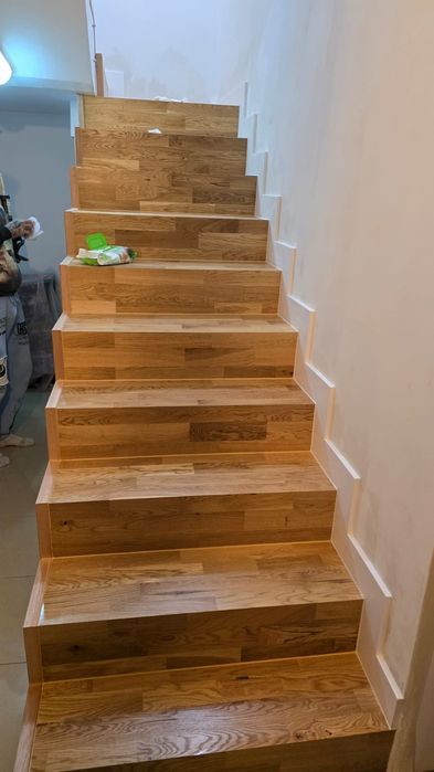 Montaj parchet , plinte , trepte