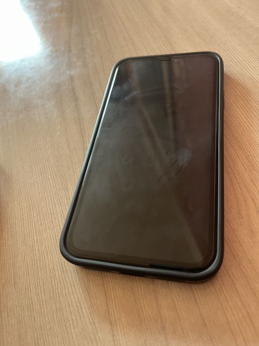 Продам Айфон 11