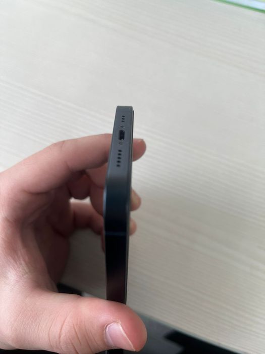 Продам 13 айфон.