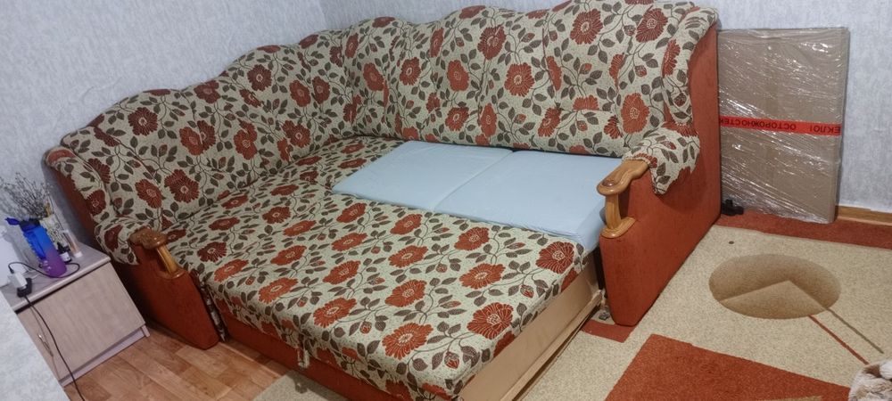 Продам диван Срочно . Недорого