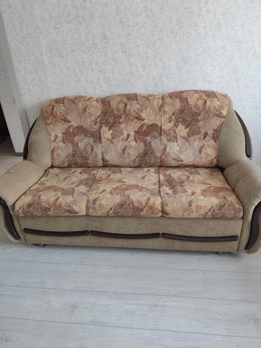 Продам диваны 3 2 1