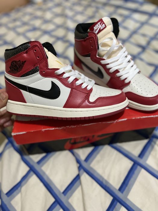 Vand adidasi jordan 1 chicago lost and found marime 40