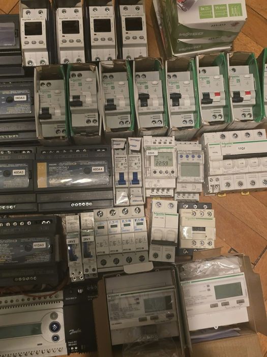 Vând diferențiale RCBO rele de protecție tensiune DigiTop contor trifazat noi