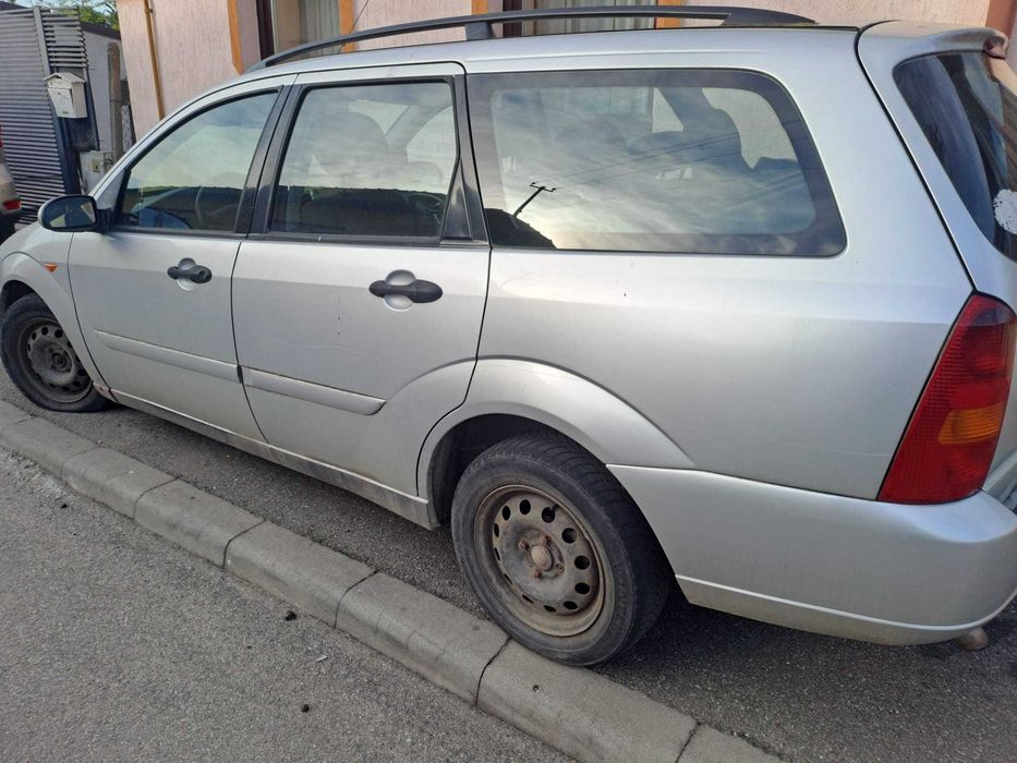Vand sau dezmembrez ford focus 2001 diesel