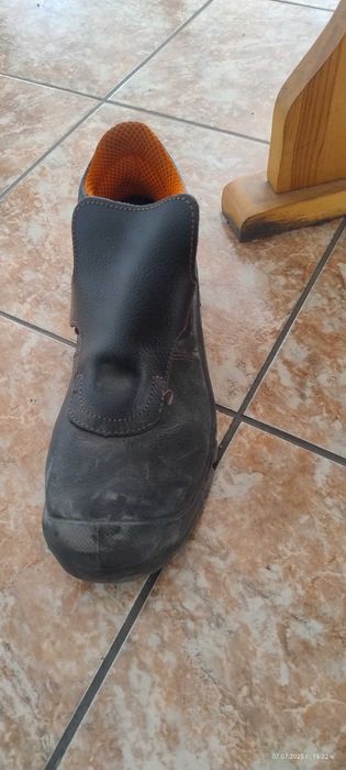 Работни обувки,високи.