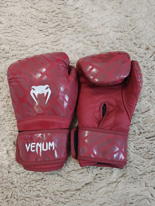 Manusi Venum Contender