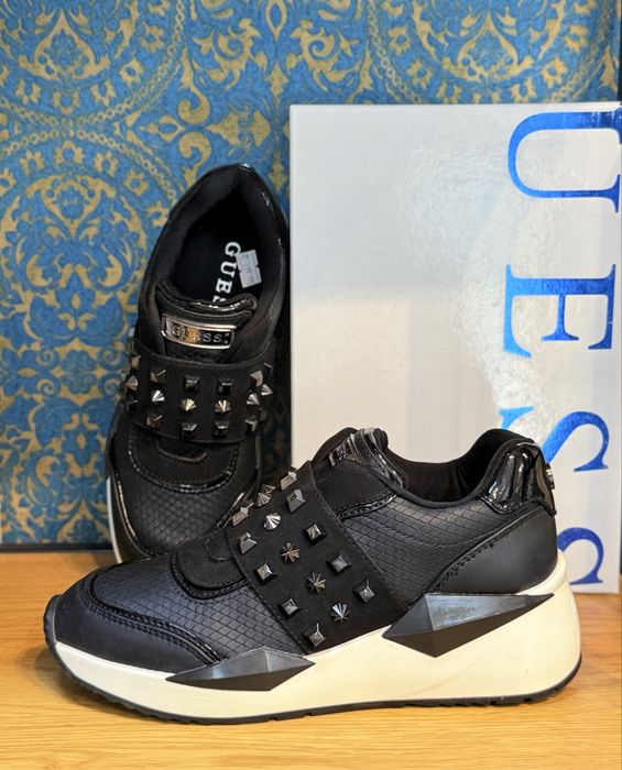 Дамски маратонки GUESS 36.37 Black
