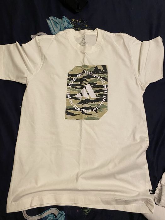 Tricou adidas.