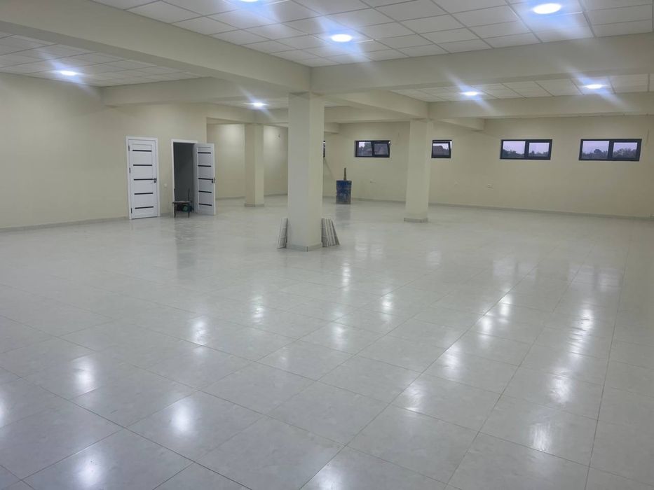 Аренда здания . Можно по этажам . Домбрабад .