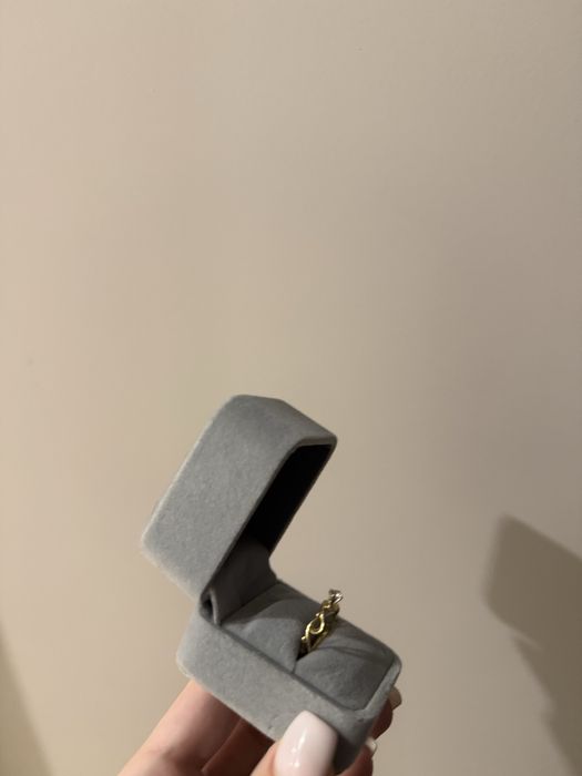 Золотое кольцо с бриллиантом  750 проба