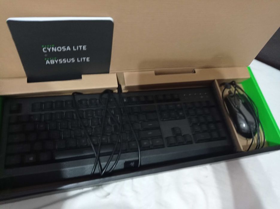 Продавам клавиатура Razer+мишка Razer