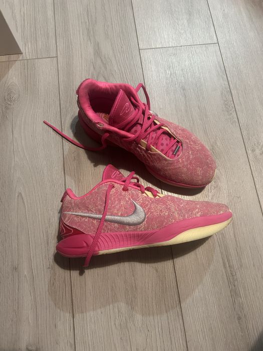 Баскетболни обувки с кутия и всичко играни 15-20пъти само в зала!