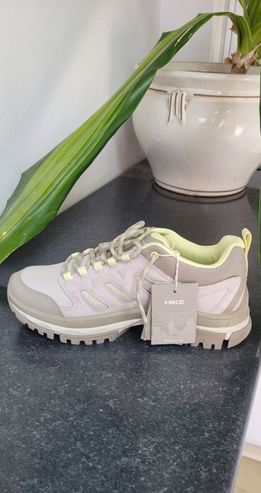 Нови туристически обувки размер 37