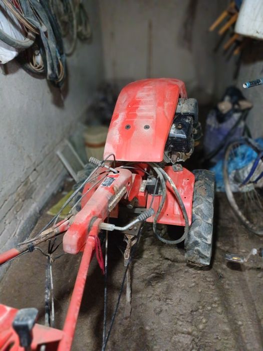 Yer suradigan traktor sotiladi