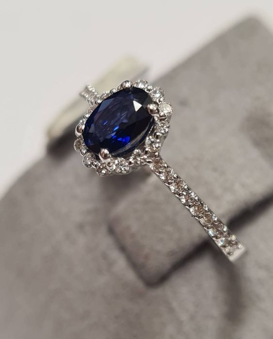 Inel din aur alb de 14k, cu safir natural si diamante naturale, IAU806