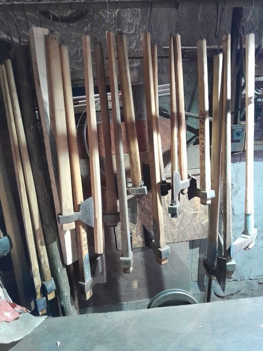 Topoare,sacuri, picoane, berde