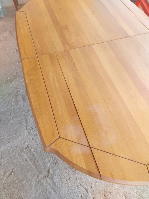 Masa de lemn masiv cu scaune