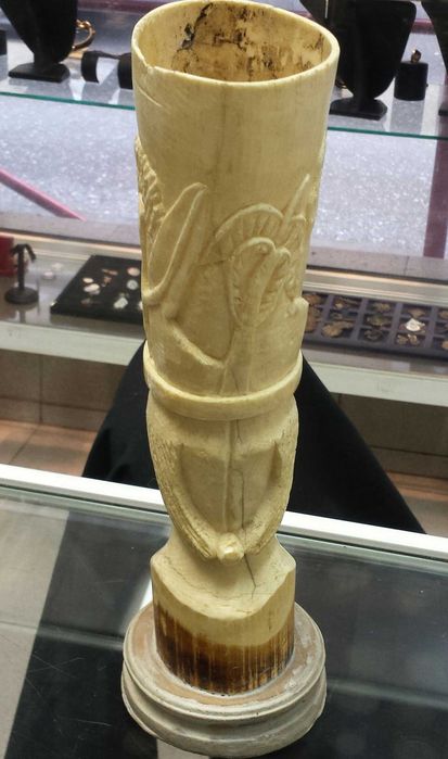 Стара Ваза от Слонова Кост 997 грама