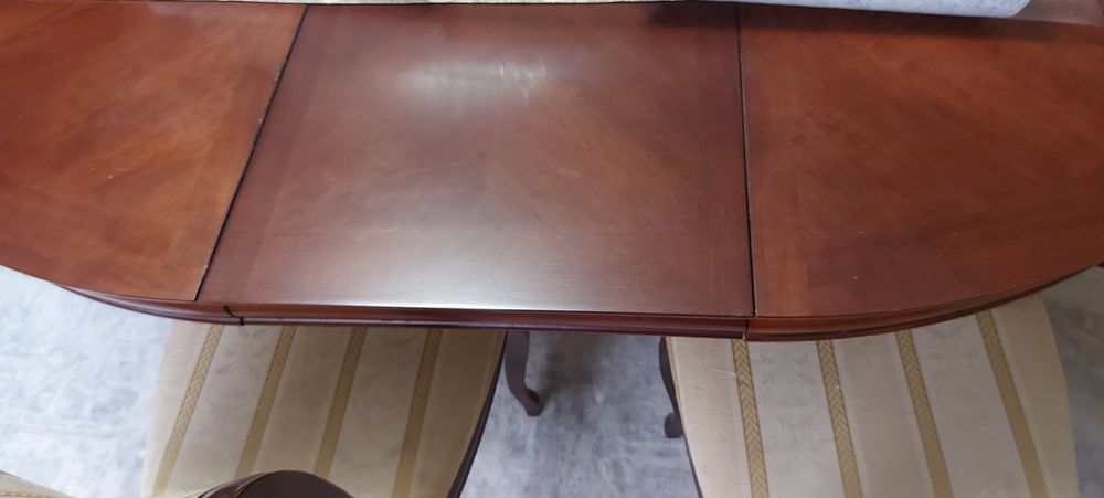 Продам стол и 4 стула