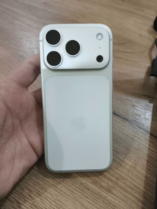 Iphone 17 Pro 256 (silver, sim+e-sim)