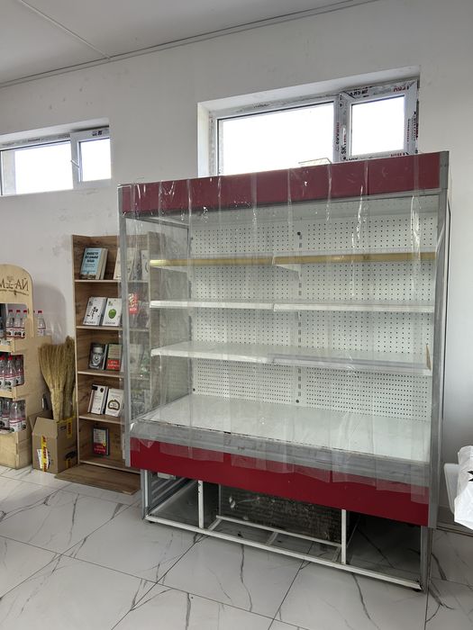 Продается витринный холодильник