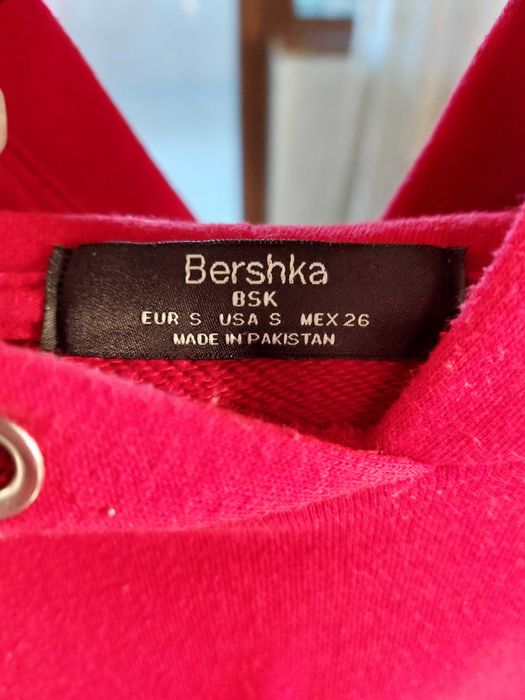 Pulover scurt cu glugă