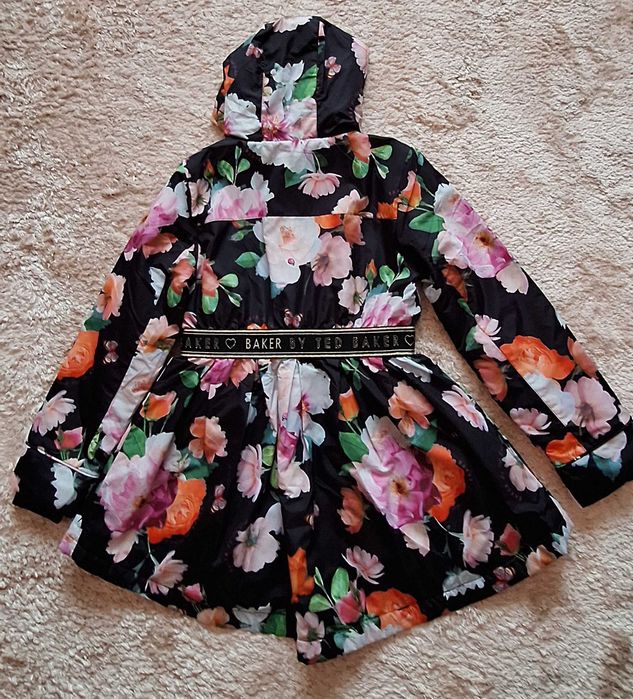 Vand geaca primavara-toamna Ted Baker 9 ani