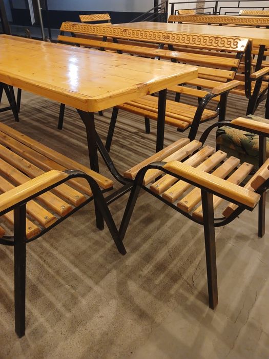 Продаётся столы и стуля.