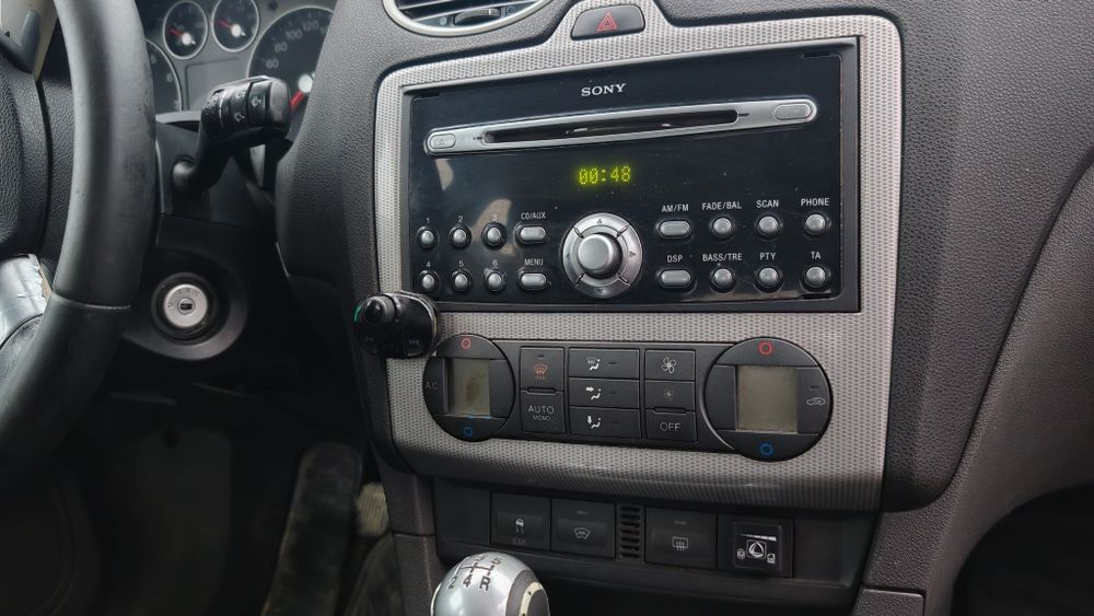 Форд фокус 2006 година 2.0i газ бензин GHIA модел