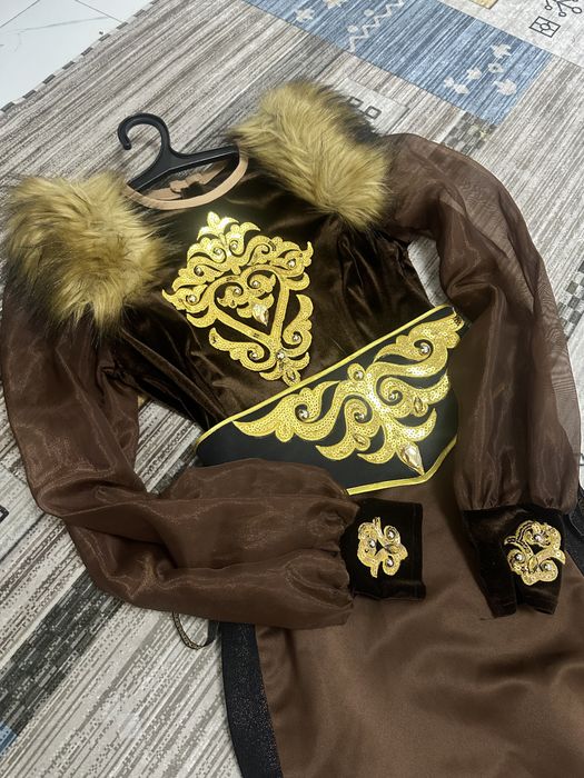 Казахский коричневый костюм