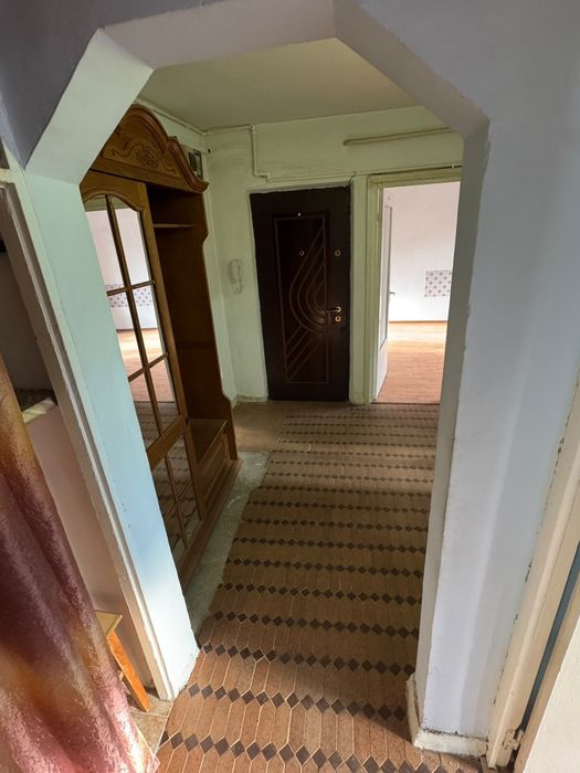 Vând apartament în  Drăgășani, strada Tudor Vladimirescu, bl.T2 scara C etaj 3