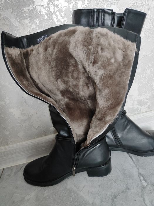 Продам зимние сапоги.