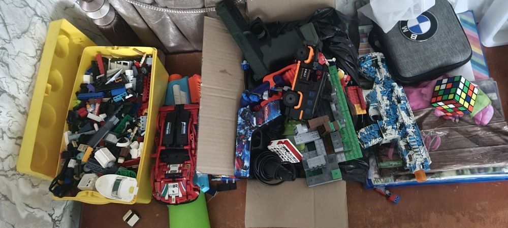 Продаю детские игрушки и конструкторы в большом количестве