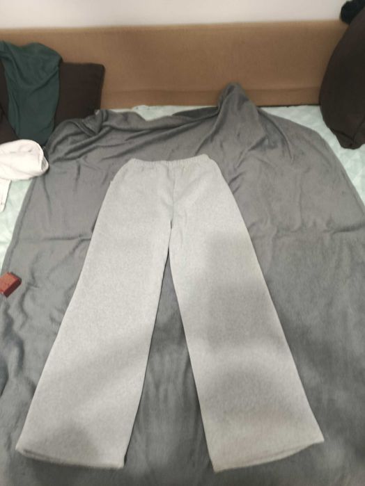 Pantaloni de trening baggy